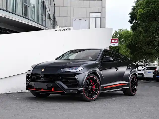 LAMBORGHINI URUS 2022