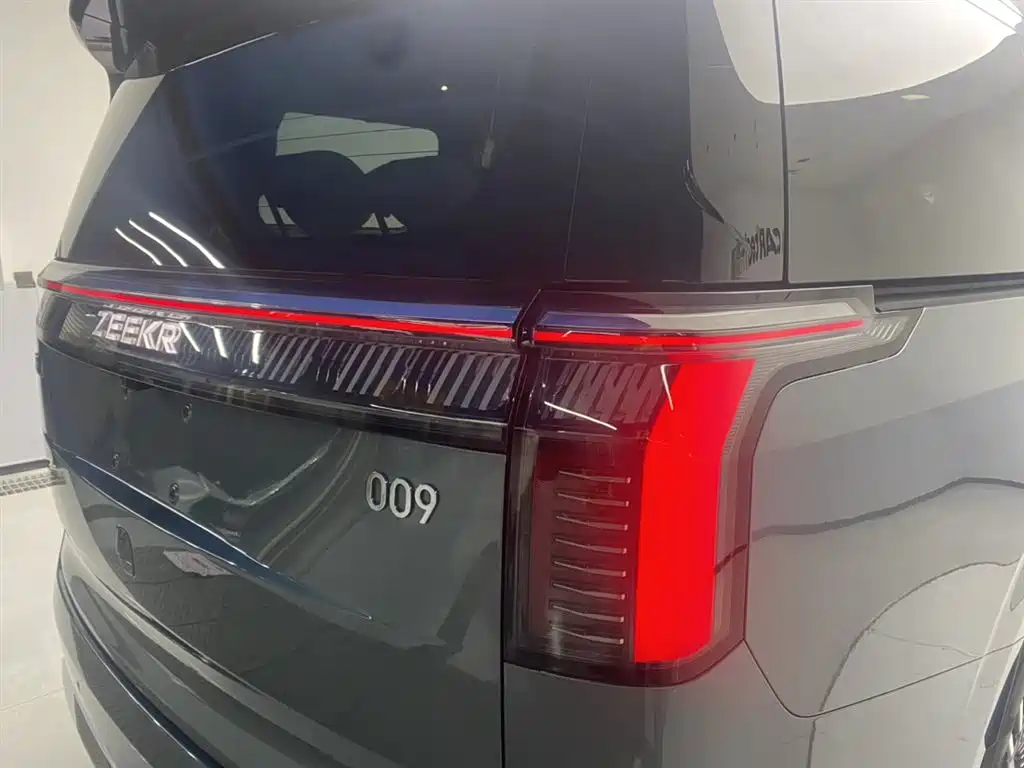 Zeekr 009 2024 мест 108kWh