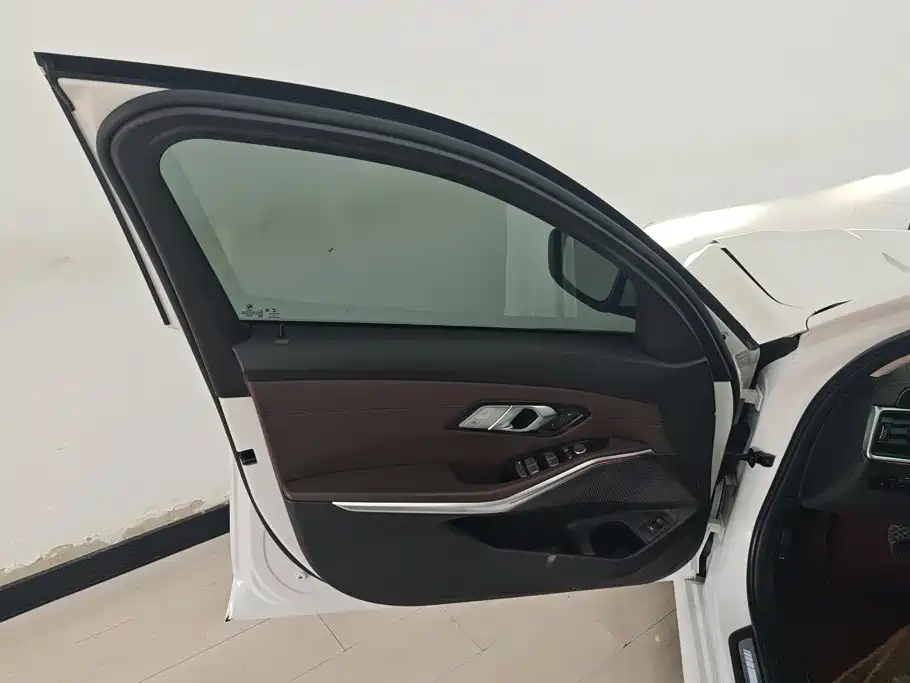 BMW 3 Series — миниатюра 7