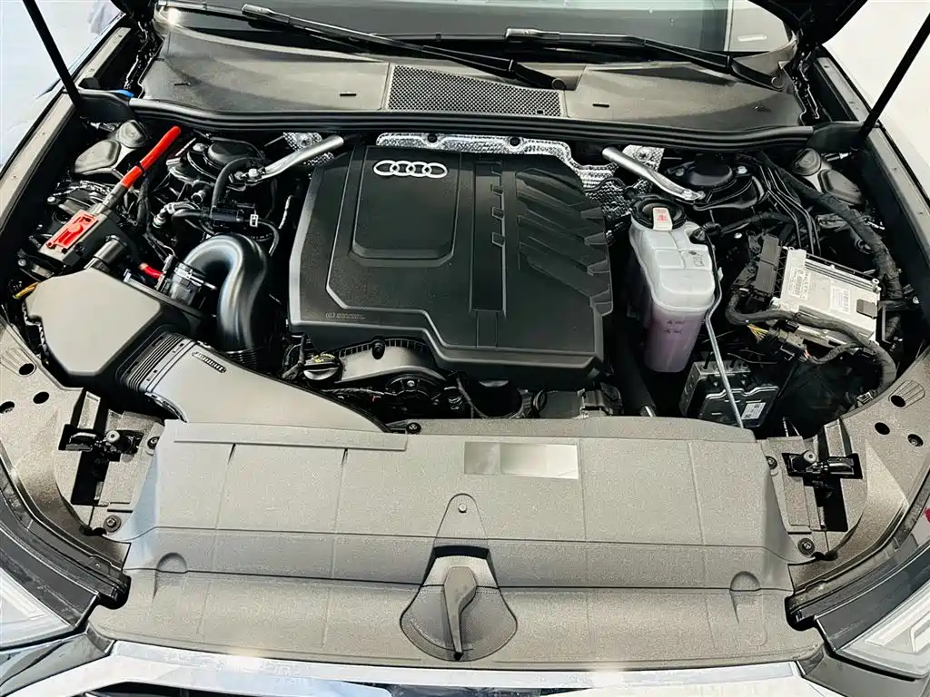 Audi A6L 2023 40 TFSI Luxury
