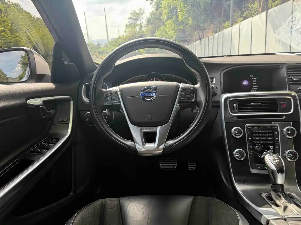 Volvo S60 (Import) — миниатюра 6