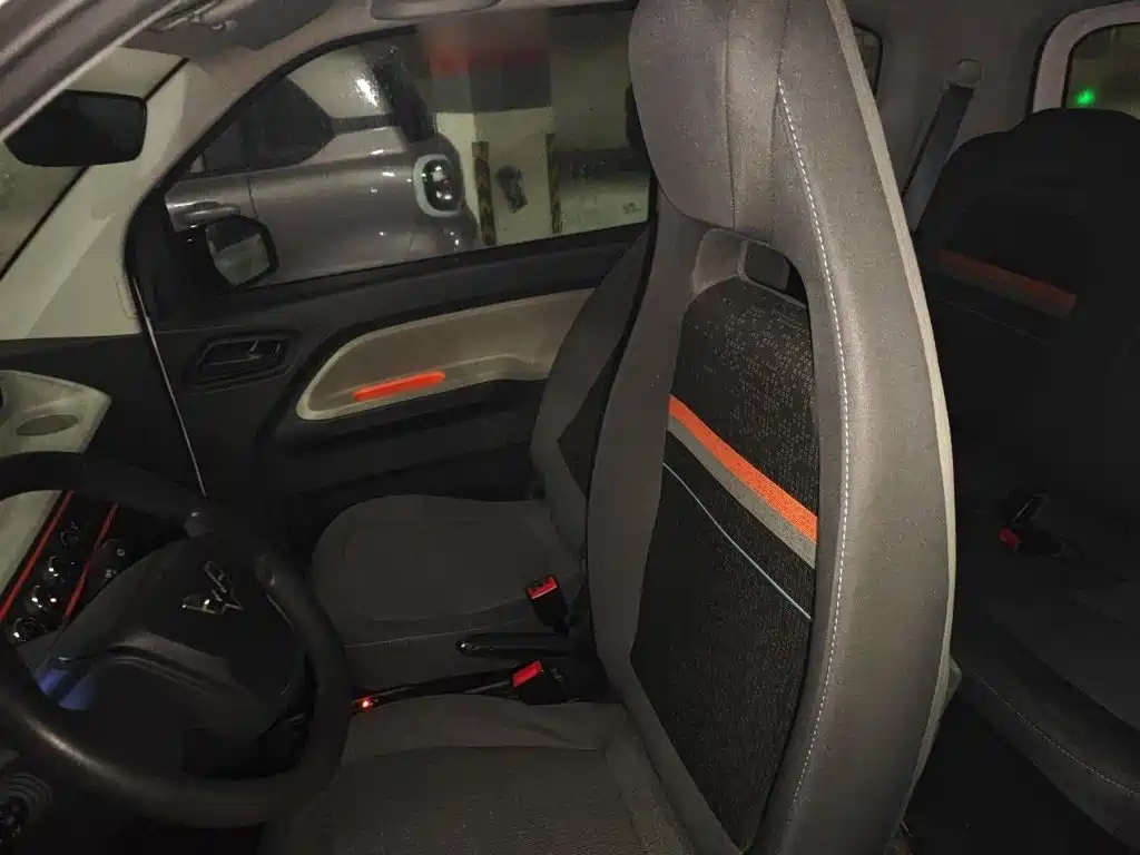 Wuling MINIEV — миниатюра 11