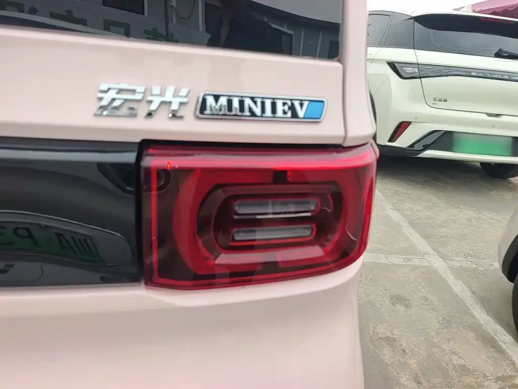 Wuling MINIEV — миниатюра 8
