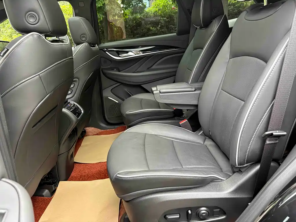 Buick Enclave — миниатюра 8