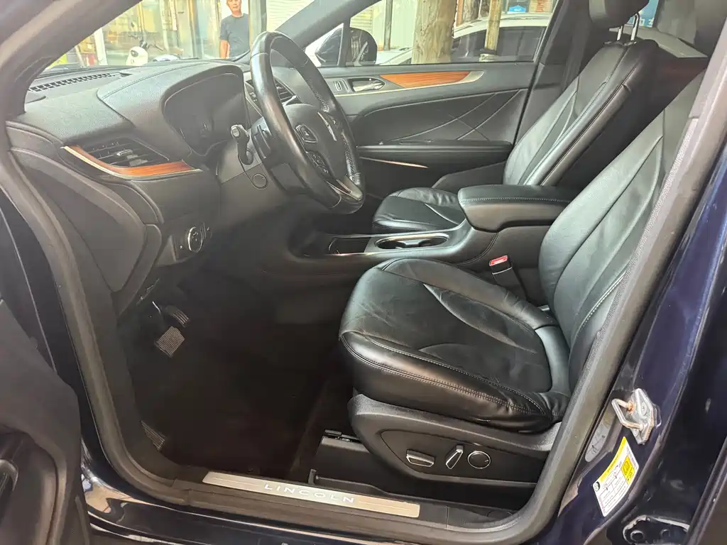 Lincoln MKC — миниатюра 7