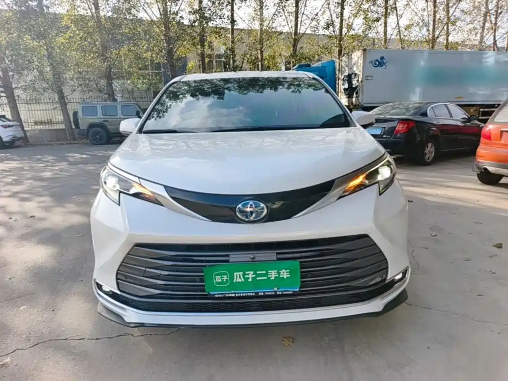 Toyota Sienna — миниатюра 3
