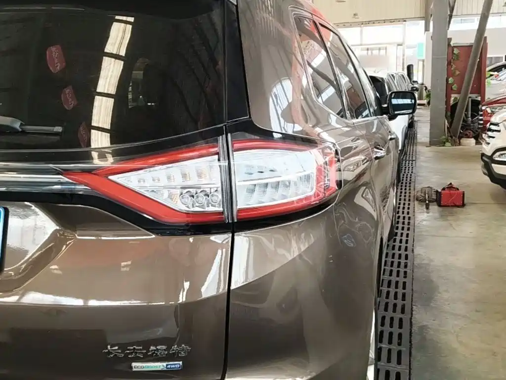 Ford Edge — миниатюра 8