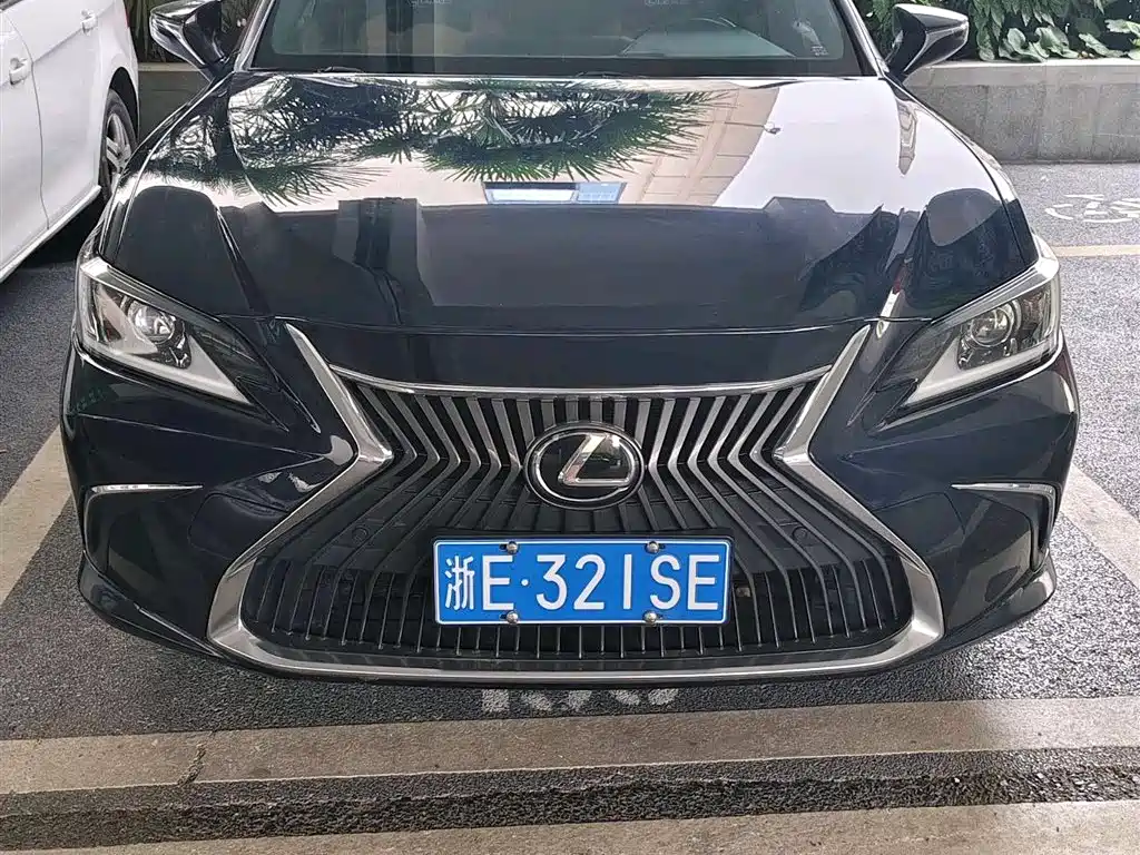 Lexus ES 2020 200