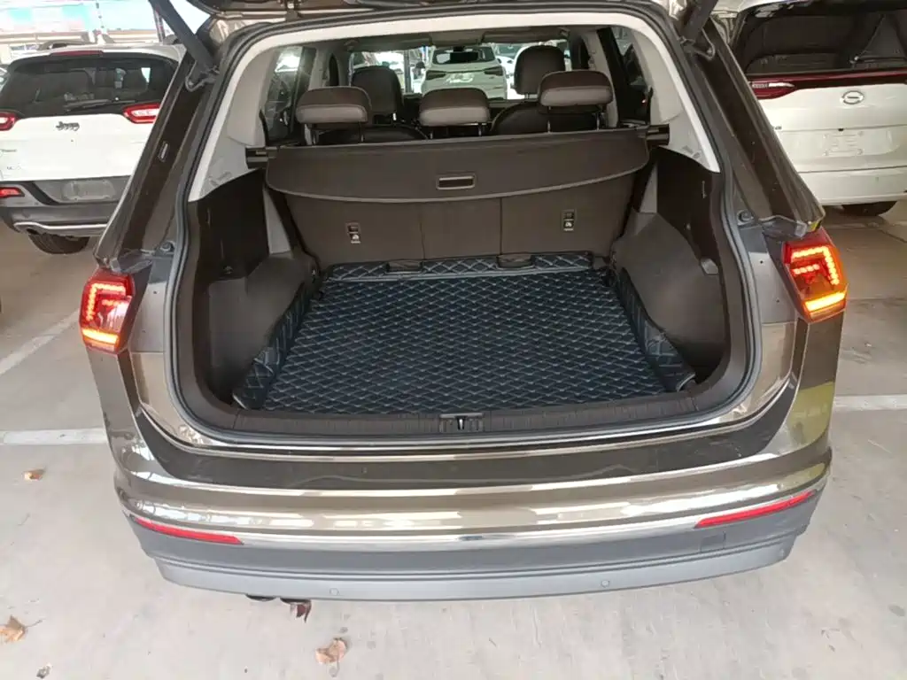 Volkswagen Tiguan L — миниатюра 19