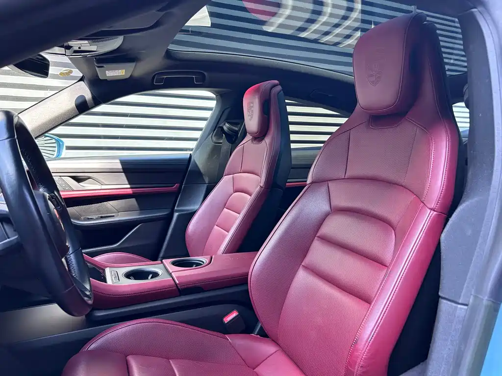 Porsche Taycan — миниатюра 8