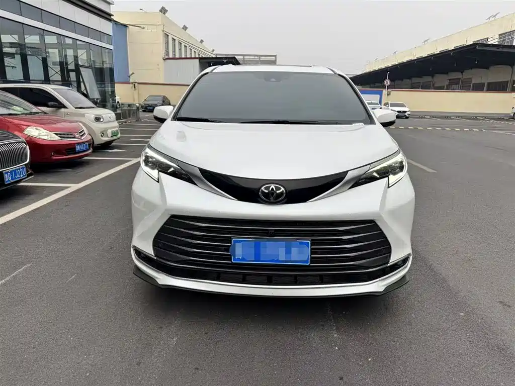 TOYOTA SIENNA