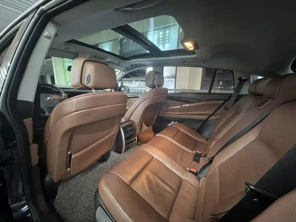 BMW 5 Series GT — миниатюра 5
