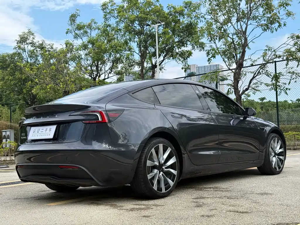 Tesla Model 3 — миниатюра 11
