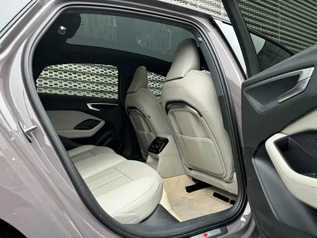 Audi A5L — миниатюра 13