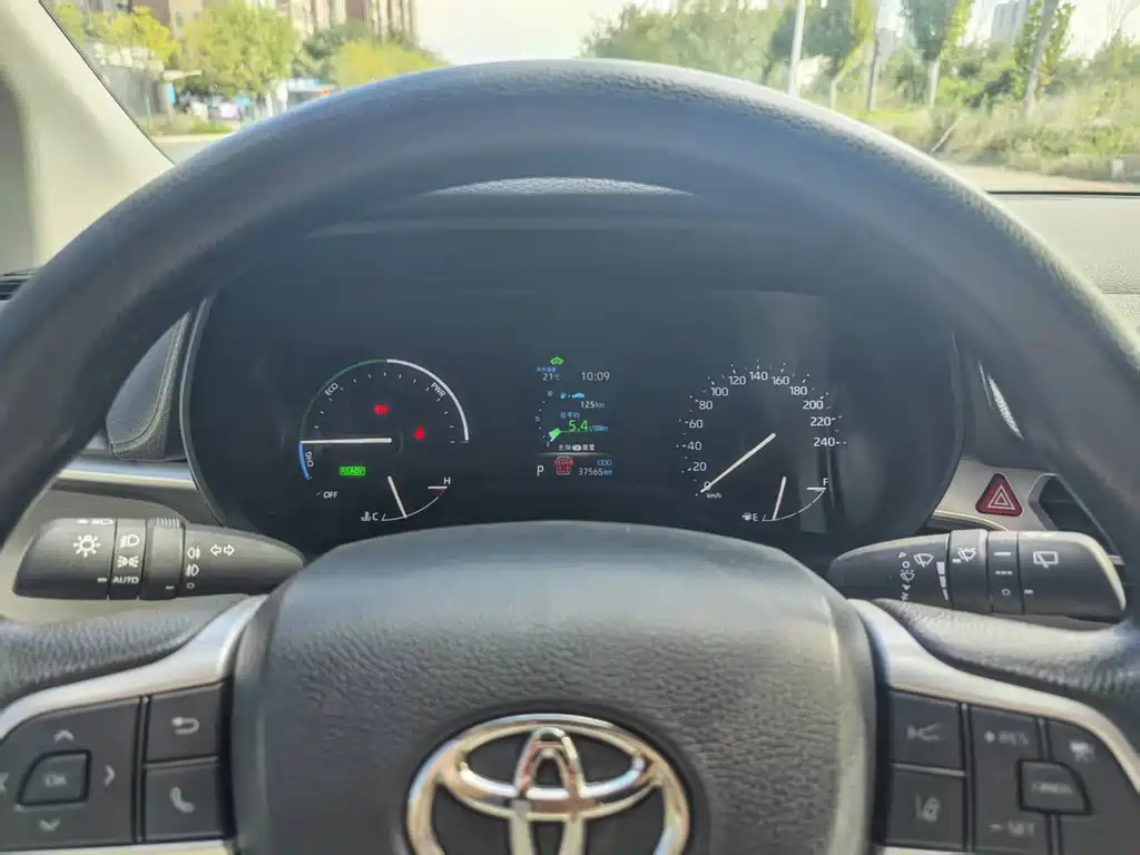 Toyota Granvia — миниатюра 9