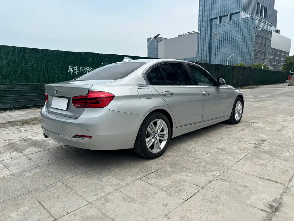 BMW 3 Series - фото 7