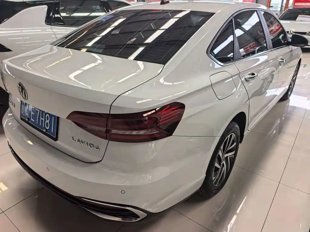 Volkswagen Lavida — миниатюра 5