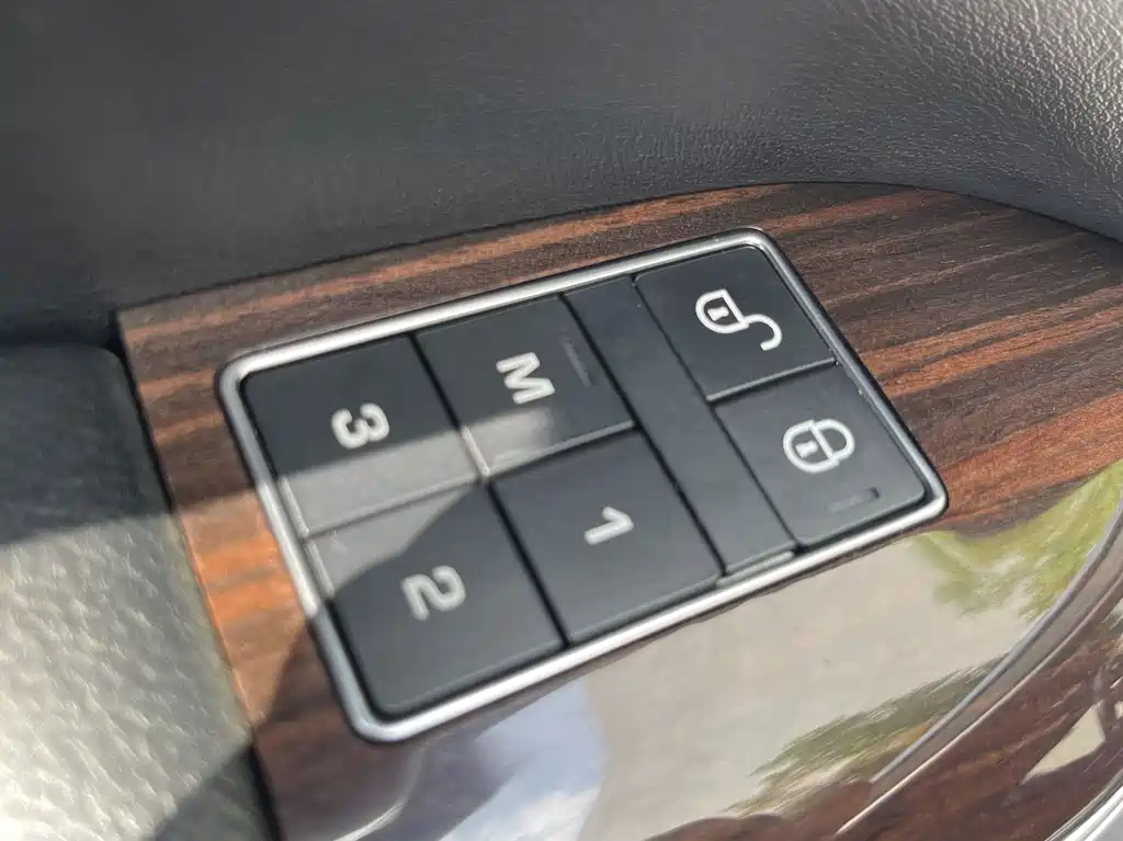 Land Rover Range Rover — миниатюра 10