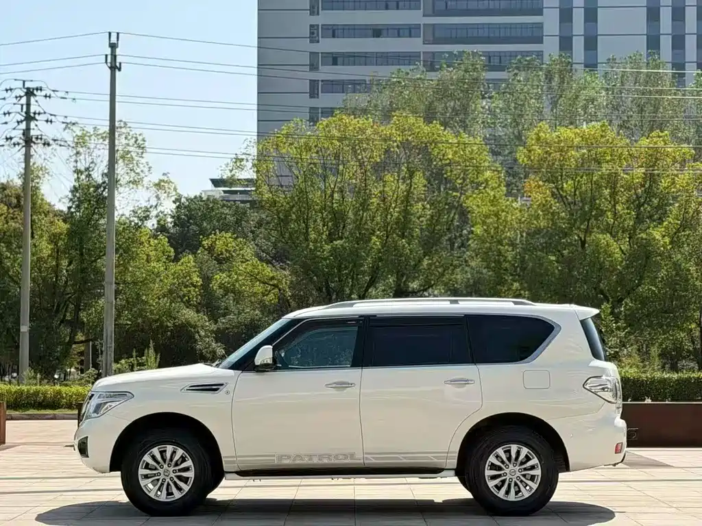 Nissan Patrol — миниатюра 3