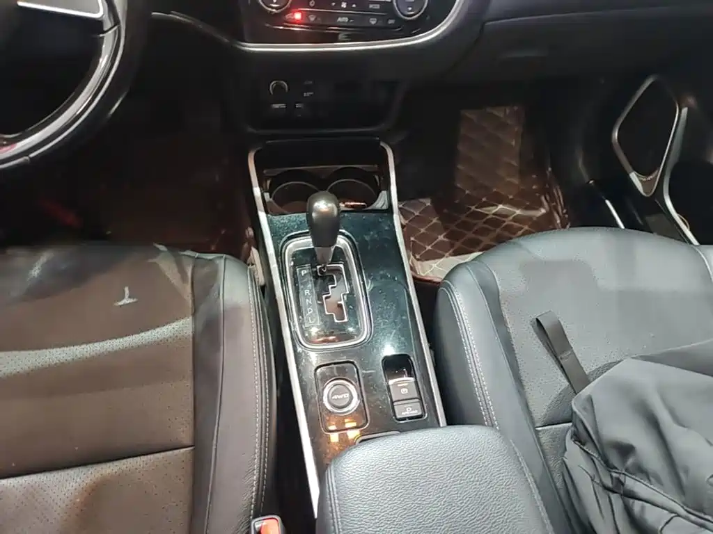 Mitsubishi Outlander — миниатюра 14