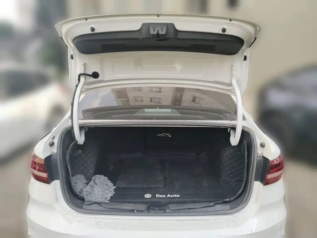 Volkswagen Lavida — миниатюра 10