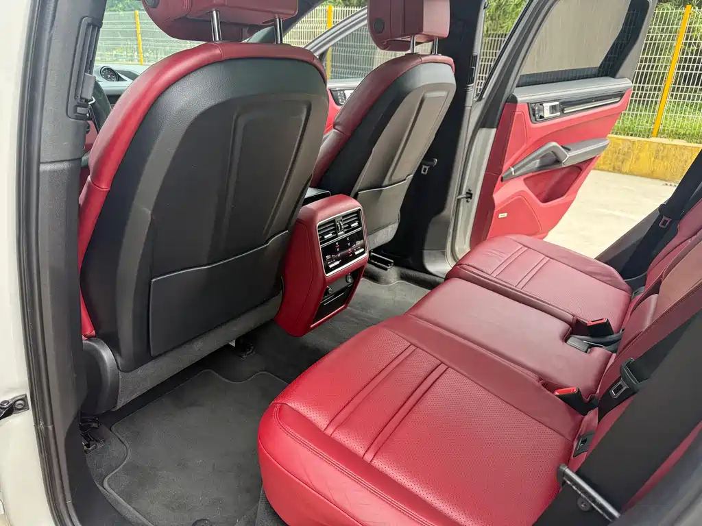 Porsche Cayenne — миниатюра 8