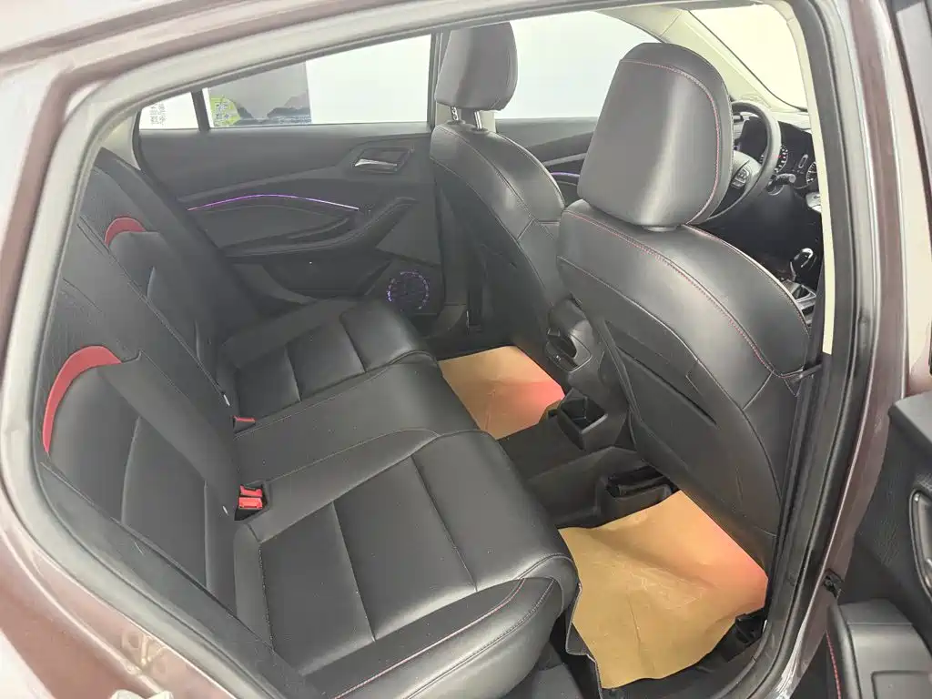 MG MG5 — миниатюра 6