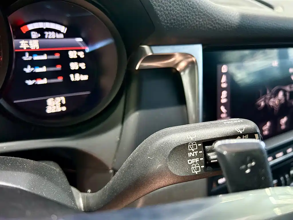 Porsche Macan — миниатюра 15
