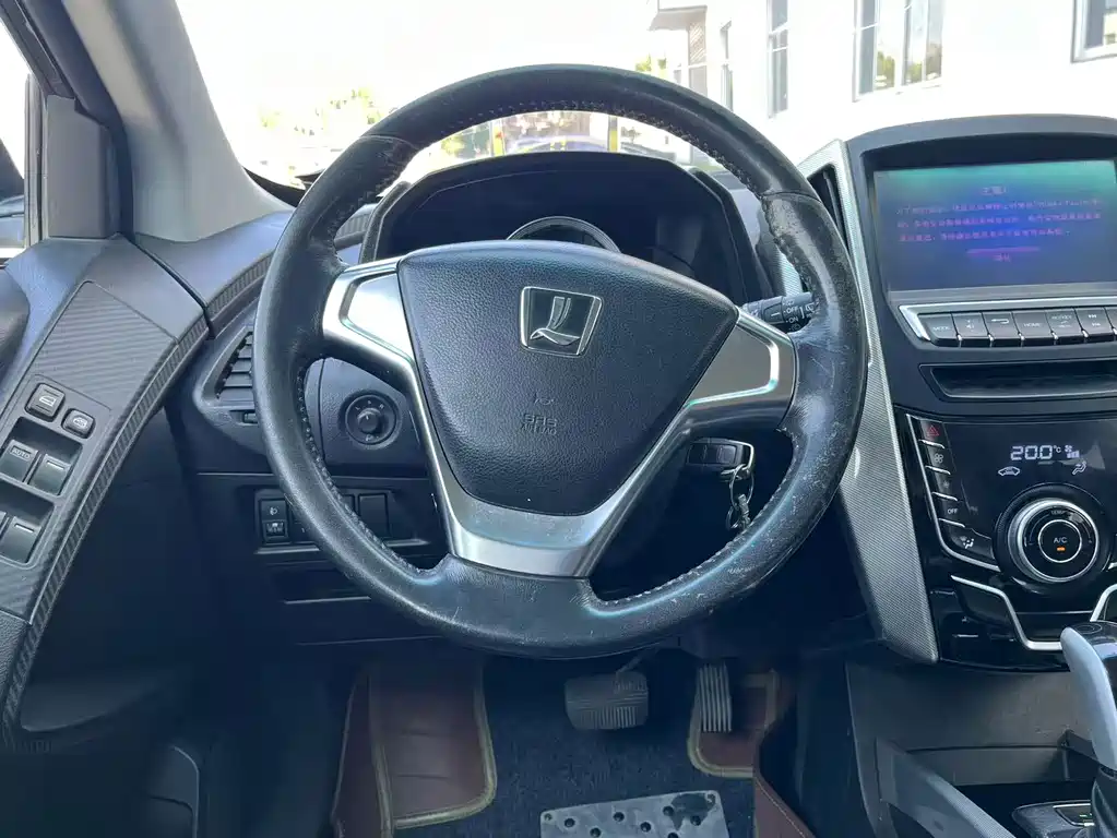 Luxgen U6 — миниатюра 12