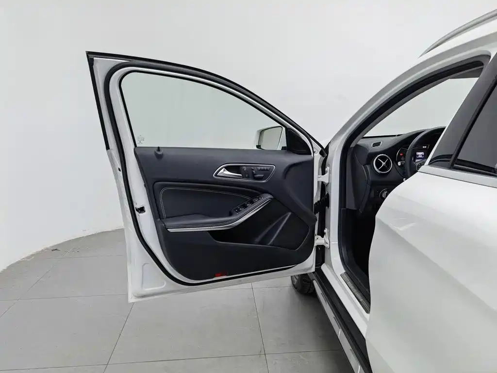 Mercedes-Benz GLA — миниатюра 8