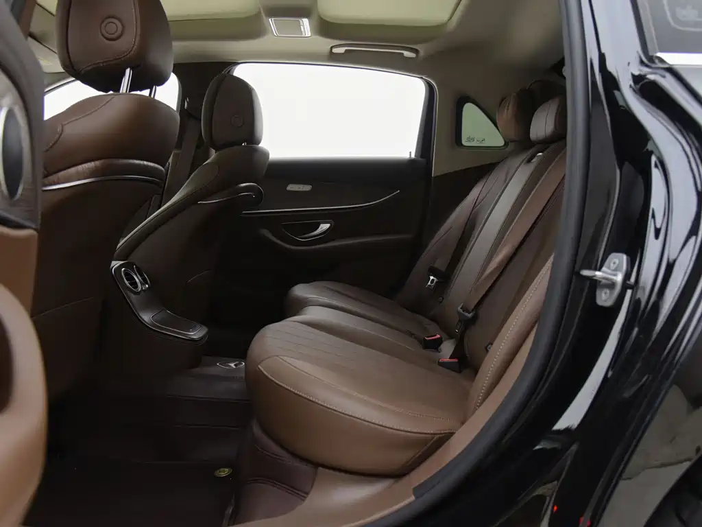 Mercedes-Benz E-Class — миниатюра 14