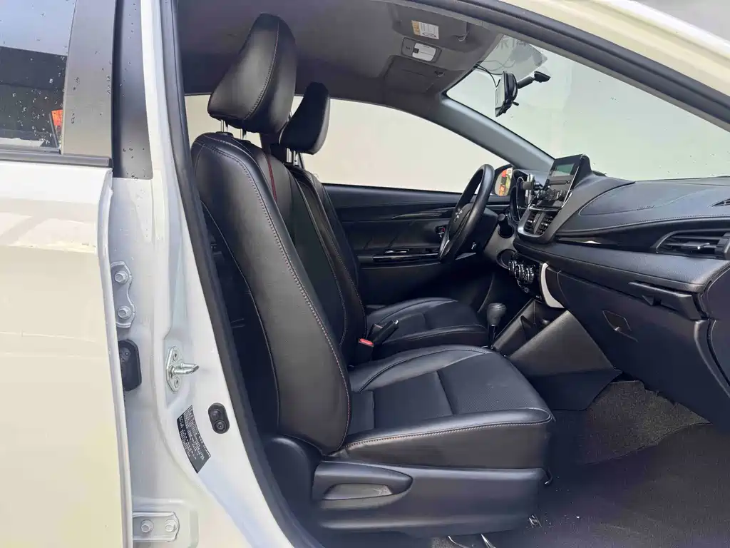 Toyota Yaris L — миниатюра 7