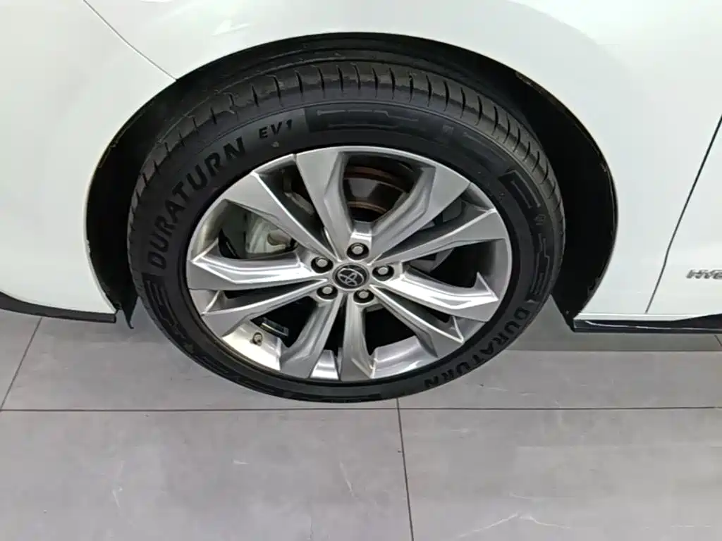 Toyota Sienna — миниатюра 23