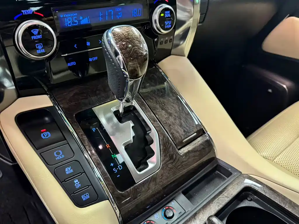 Toyota Vellfire 2021 2.5L HV Luxury
