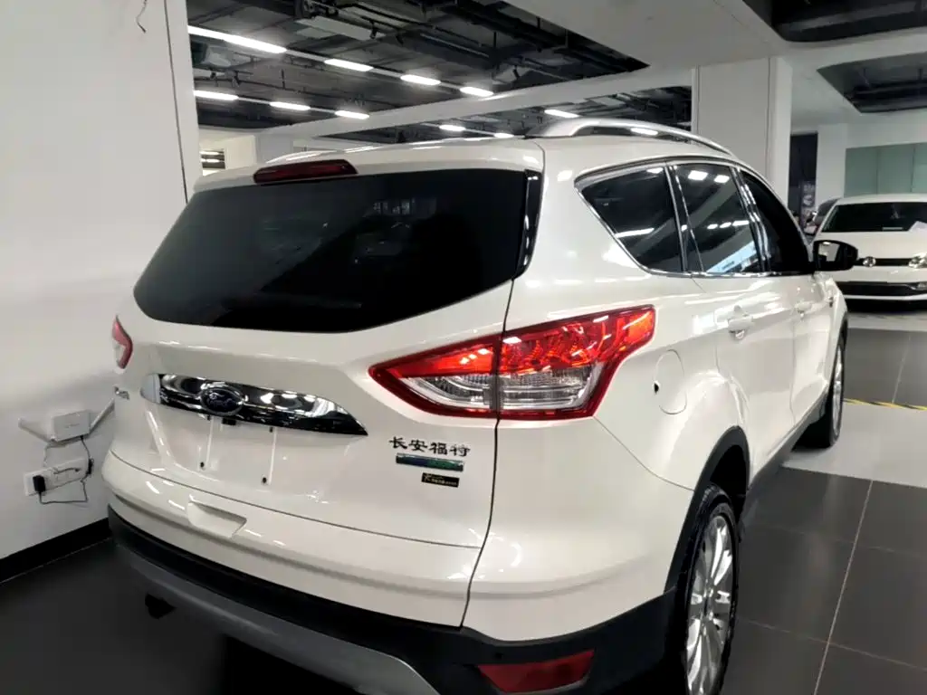 Ford Kuga — миниатюра 7