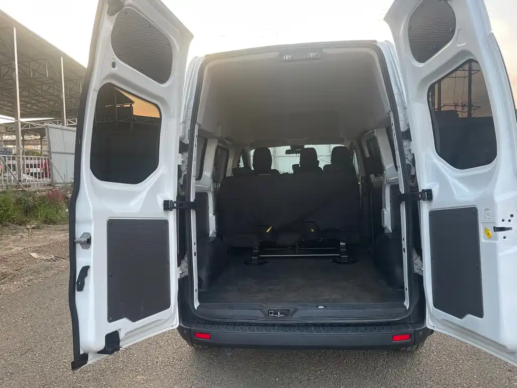 Ford Transit — миниатюра 15