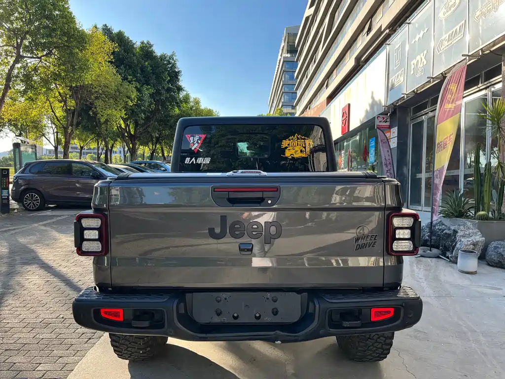 Jeep Gladiator — миниатюра 6