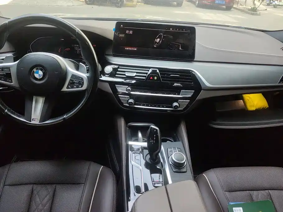 BMW 5 Series — миниатюра 13