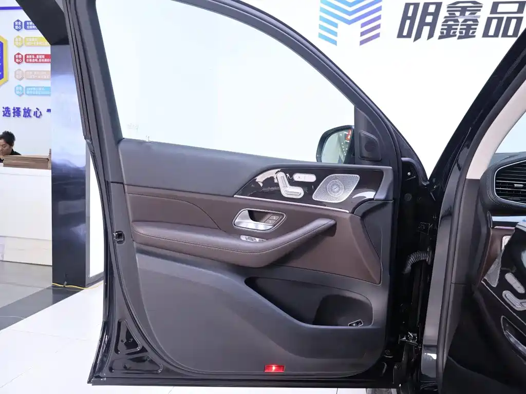 Mercedes-Benz GLE (Import) — миниатюра 18