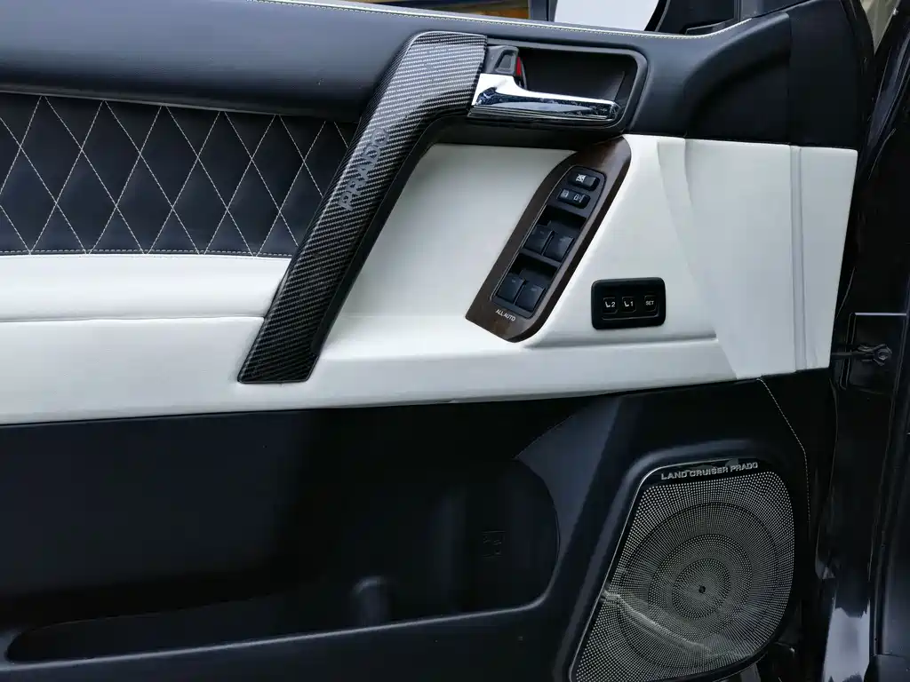 Toyota Land Cruiser Prado 2010 4.0L AT VX