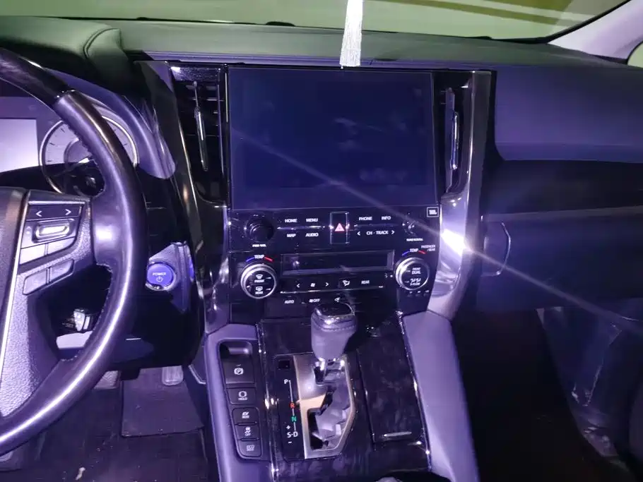 Toyota Vellfire — миниатюра 13