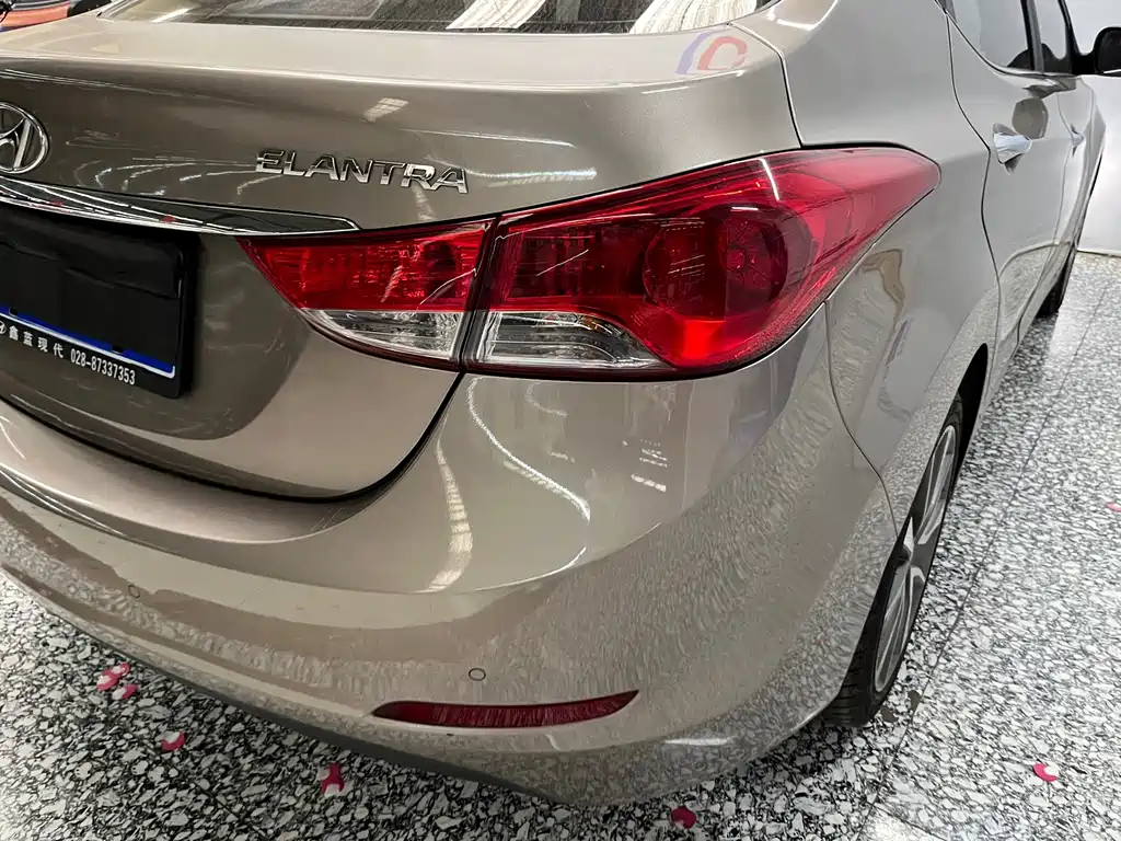Hyundai Elantra Langdong — миниатюра 18