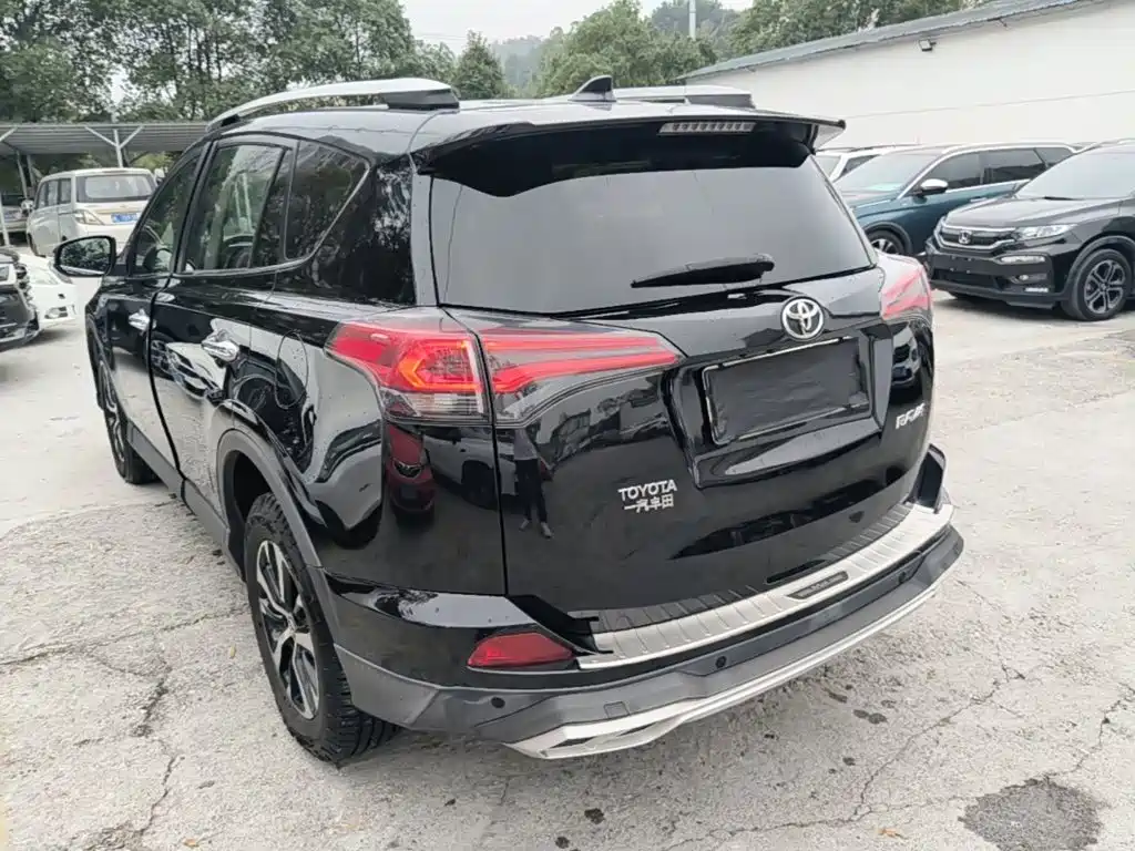 Toyota RAV4 — миниатюра 5