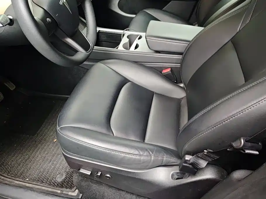 Tesla Model Y — миниатюра 9