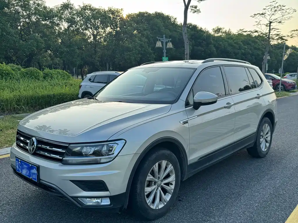 Volkswagen Tiguan L — миниатюра 2
