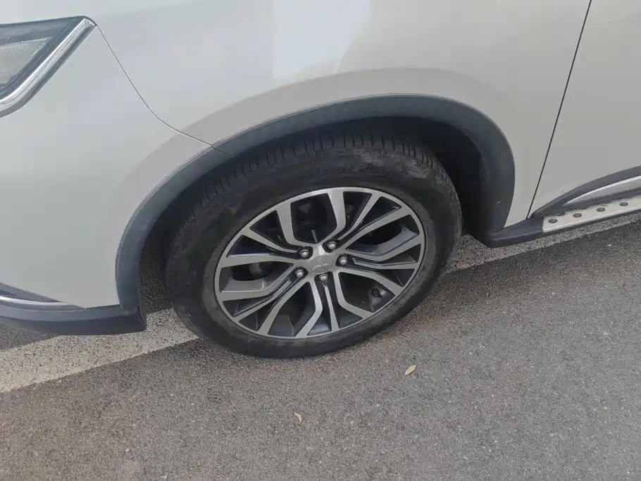 Mitsubishi Outlander — миниатюра 6