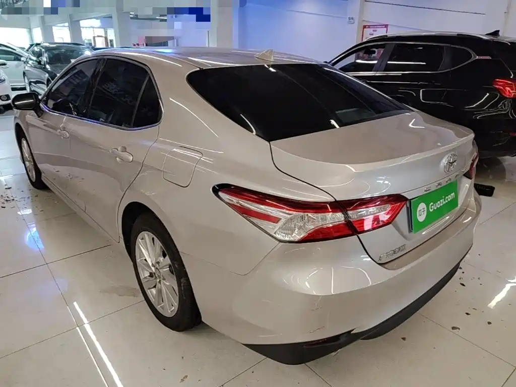 Toyota Camry — миниатюра 5