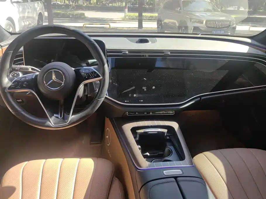 Mercedes-Benz E-Class — миниатюра 12