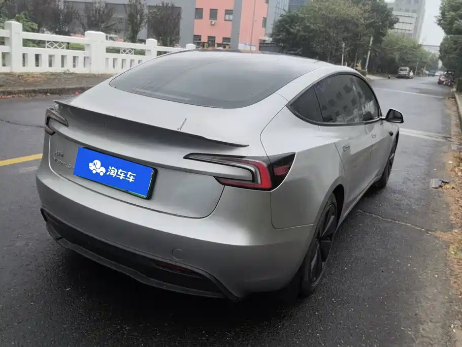 Tesla Model 3 — миниатюра 3