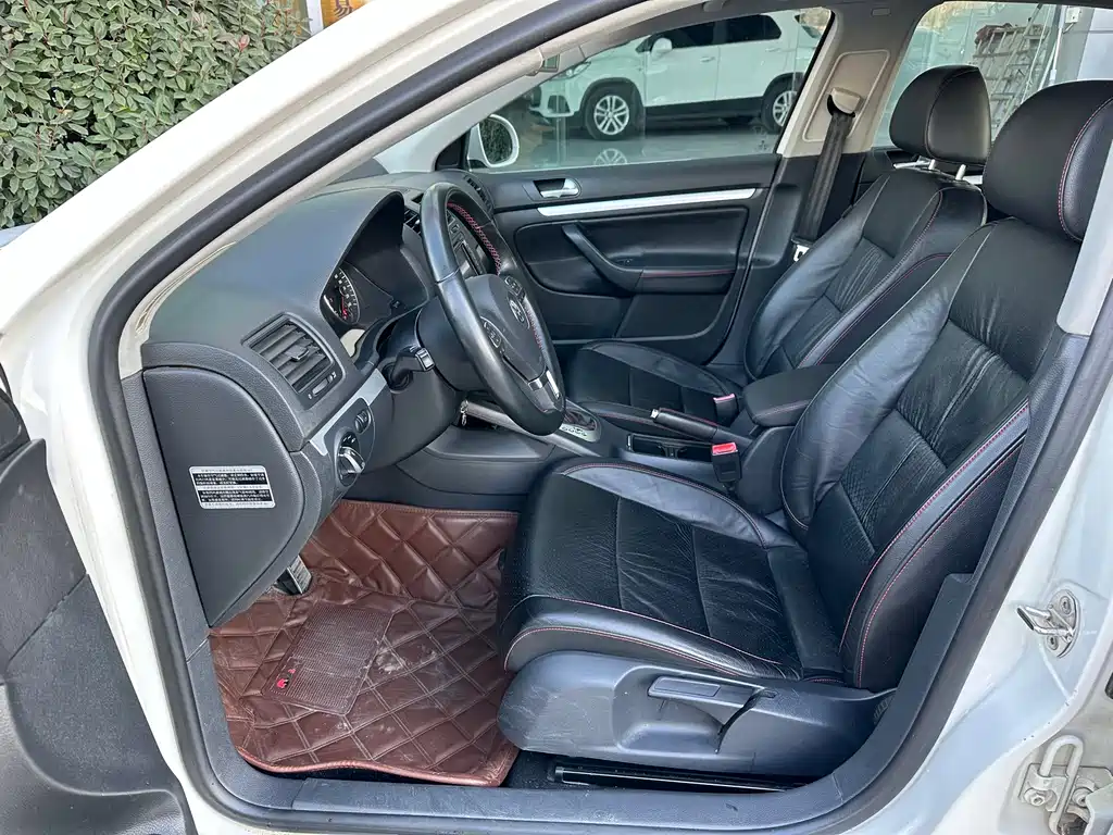 Volkswagen Sagitar 2011 1.8TSI AT Champion